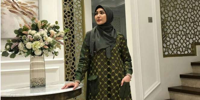 Desain Musala Nyaman di Rumah Fenita dan Arie Untung