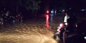 Kota Sorong Terendam Banjir, Kendaraan Terjebak