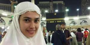 Jarang Terekspos, 6 Potret Catherine Wilson Tampil Berhijab