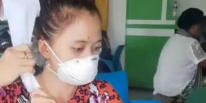 Cara Nyeleneh Demi Terhindar dari Corona Saat Makan di Tempat Umum