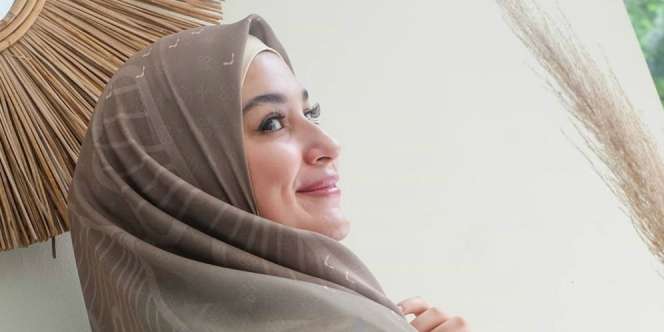 Pasang Wajah Bengong, Cantiknya Shireen Sungkar Bikin Salting