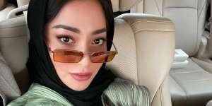 Tuai Kritik, Ini Gaya Hijab Poni Nikita Willy yang Stylish