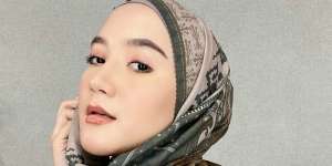 Bercadar, Gaya Erica Putri yang Sedang Hamil Curi Perhatian