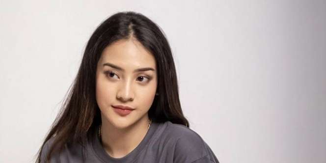 Pamer Foto Lama, Kaki Anya Geraldine Jadi Sorotan