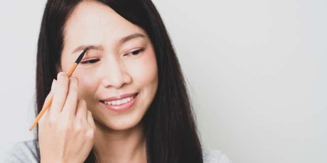 Tutorial Merapikan Alis Agar Lebih Mudah dan Cepat