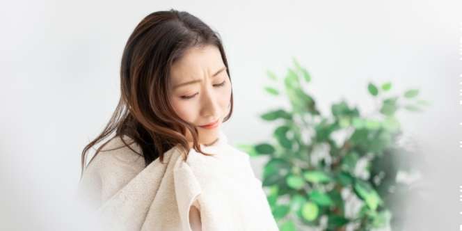 Hentikan 5 Kebiasaan Buruk Ini Agar Rambut Sehat
