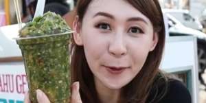 Disorot Media Asing, Food Vlogger Jakarta Makan Tahu Gejrot Kuah 130 Cabai Rawit