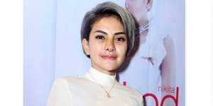 Nikita Mirzani Beli Parfum Rp50 Juta, Kameraman Syok Lihat Bagian yang Disemprot