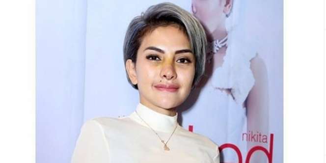 Nikita Mirzani Beli Parfum Rp50 Juta, Kameraman Syok Lihat Bagian yang Disemprot