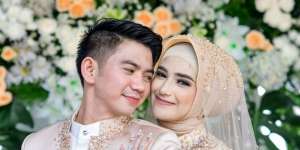 Ikut Kajian Bareng Artis, Wajah Istri Rizky D'Academy Paling Disorot
