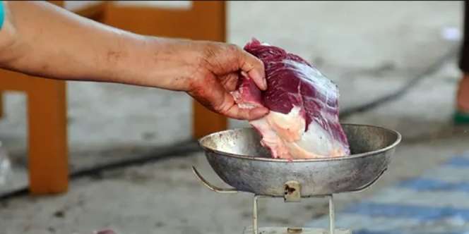 Inilah Penjelasan Hukum Membagikan Daging Kurban Kepada Keluarga Sendiri