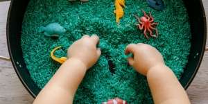 Si Kecil Sering Tantrum? Berikan Mainan Sensori