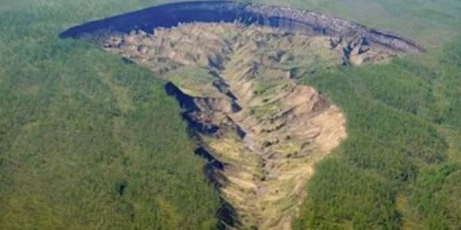 Geger Kemunculan ‘Gerbang Neraka’ Membentang 1 Kilometer, Petanda Apa?