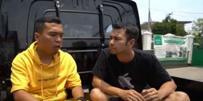 Raffi Ahmad Pernah Bagikan 100 HP di Jalan Bareng Bos PS Store Putra Siregar