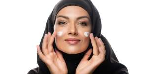 3 Tips Memakai Tinted Moisturizer Agar Wajah Glowing Natural
