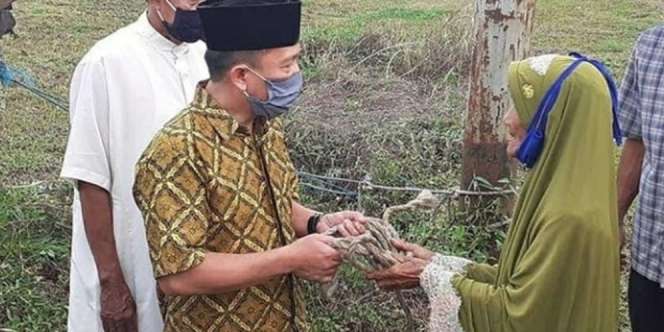 15 Tahun Menabung, Nenek Penyapu Jalan, Sumiati, Berkurban Sapi & Kambing
