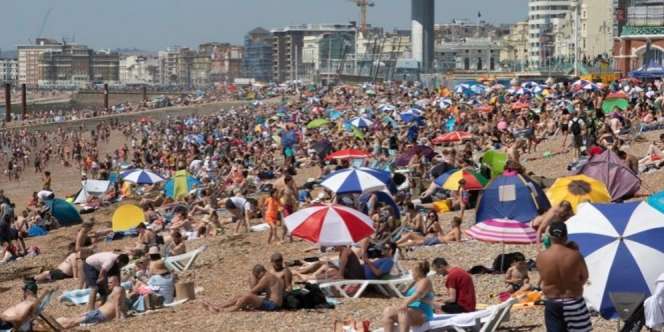 Kekesalan Muslimah Inggris Diminta Idul Adha di Rumah tapi Pantai Sesak Warga