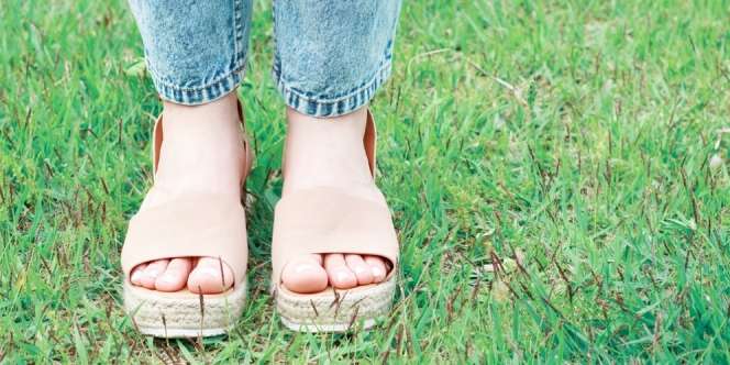 4 Jenis Pakaian yang Cocok Dipadukan dengan Platform Sandals