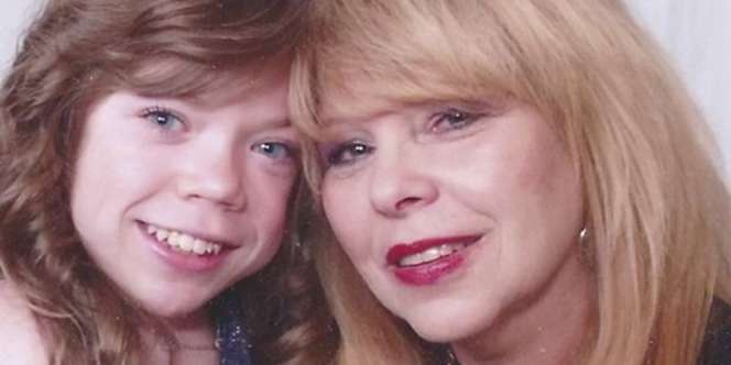 Aneh Tapi Nyata, Ibu Tiap Hari Jilati Putrinya untuk Bangunkan dari Tidur