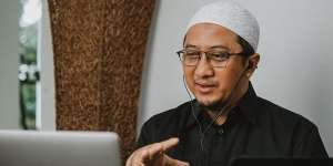 Tangis Yusuf Mansur Dengar 65 Mahasiswa Indonesia Selamat dari Ledakan Lebanon