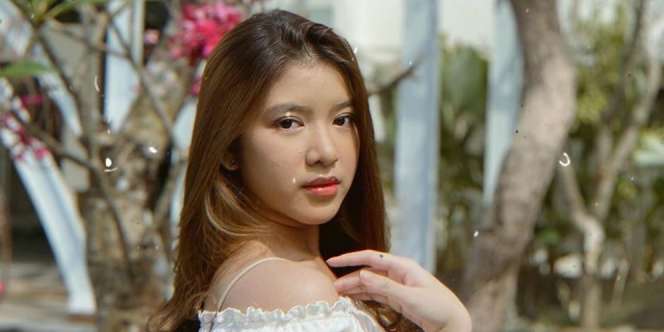 Tampil Dewasa dengan Dress Ketat di Pemotretan, Gaya Tiara Andini Jadi Sorotan