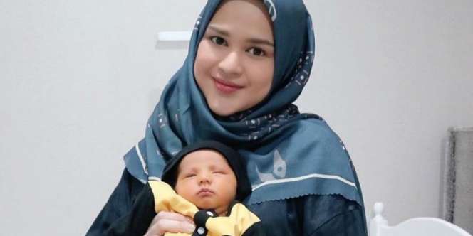 Gemas! Reaksi Anteng Putra Roger dan Cut Meyriska Dengarkan Suara Takbir