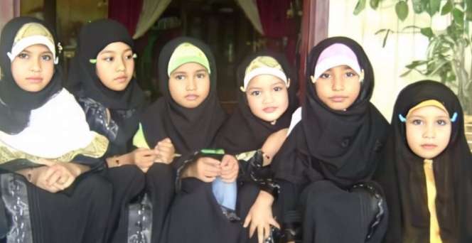 Netizen Bingung Foto Jadul Ini: Saat Kecil Muka Arab, Waktu Dewasa Jadi Melayu
