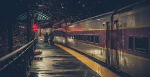 6 Stasiun Kereta Terseram, dari Penumpang Tak Berkepala Sampai Wanita Menari