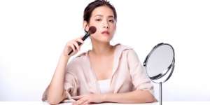 5 Tips Memakai Base Makeup di Musim Panas