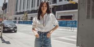 4 Inspirasi Padu Padan Kemeja Putih dan Jeans