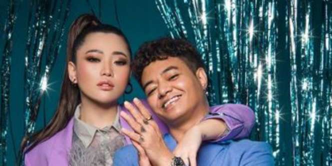 Foto Prewed, Busana Kekasih Reza Oktovian Jadi Perhatian