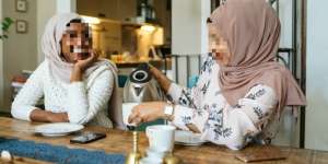 Curhat Suami yang Istrinya Tiap Hari Hanya Bergosip, Tak Bisa Masak dan Mencuci