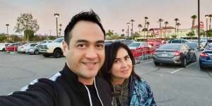 Potret Kesetiaan Ferry Irawan Rawat Istri Kena Stroke, Salut!