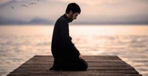 Dahsyatnya Arti Setiap Bacaan Duduk di Antara 2 Sujud dalam Sholat