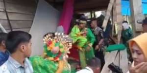Detik-detik Rumah Pengantin Roboh Saat Gelar Resepsi
