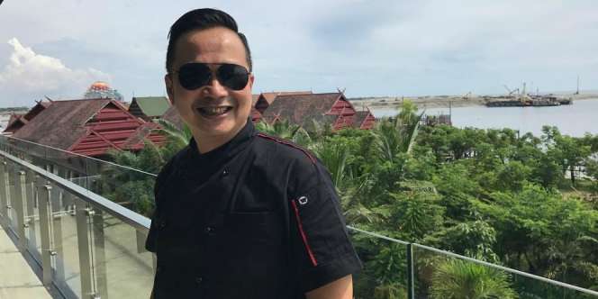 Usia 50 Tahun, 5 Seleb Tampan Ini Masih Nikmati Jadi Lajang