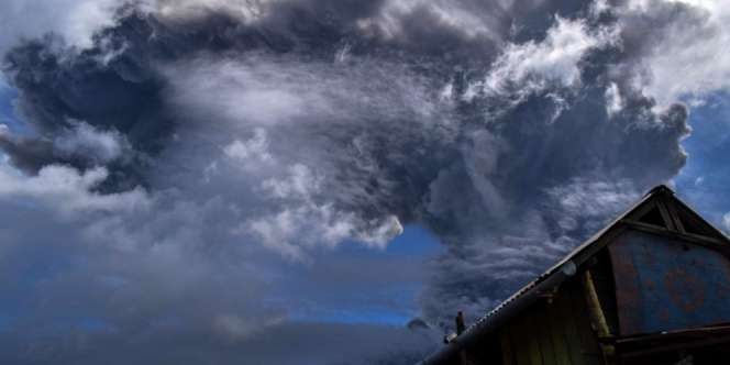 Gunung Sinabung Kembali Erupsi, Warga Diminta Waspada