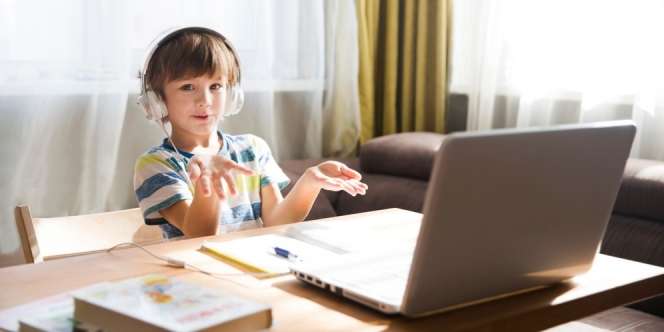 Cara Bijak Memberi Akses Buah Hati Main Gadget