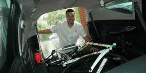 Tips Bawa Sepeda dalam Mobil ala Rifat Sungkar