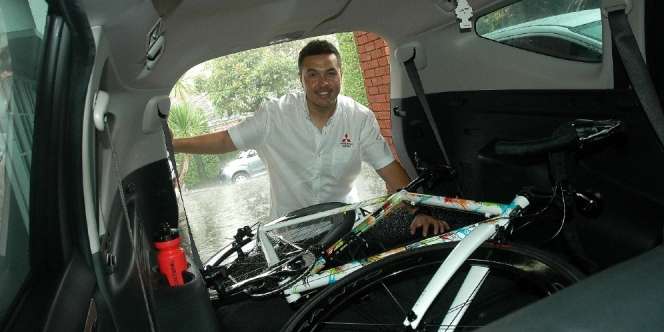 Tips Bawa Sepeda dalam Mobil ala Rifat Sungkar