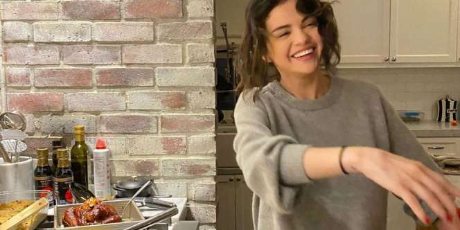 Selena Gomez Belajar Masak Dipandu Jarak Jauh Oleh Master Chef