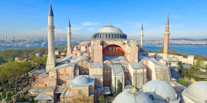 Hagia Sophia Jadi Klaster Baru Penyebaran Virus Covid-19 Turki