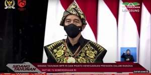 Pakai Baju Adat Sabu, Jokowi Hadiri Sidang Tahunan MPR