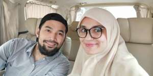 Teuku Wisnu Ditanya Soal Poligami, Ini Reaksi Shireen Sungkar