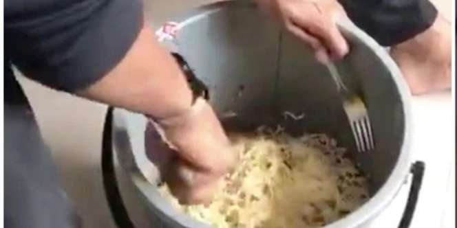 Viral Video Mahasiswa Masak dan Makan Mie di Dalam Ember, Cuma Demi Konten?