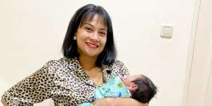 Kelewat Seksi, Gaya Vanessa Angel Momong Anak Disorot