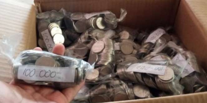 Ujian Mahasiswa Berjuang Bayar Kuliah Rp3,5 Juta Pakai Uang Koin, Bank Menolak
