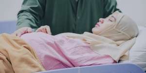 Momen Menegangkan Dian Pelangi Lahirkan Anak Pertama