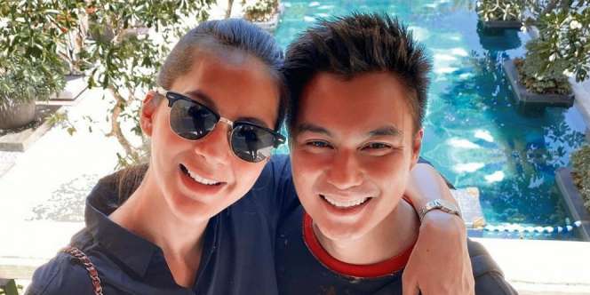 Iseng Pakai Kostum Power Ranger di Kereta, Sandal Jepit Baim Wong Jadi Sorotan