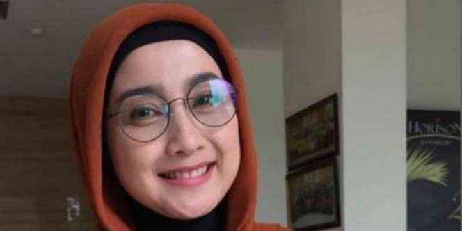 Desy Ratnasari Kembali Eksis Lagi